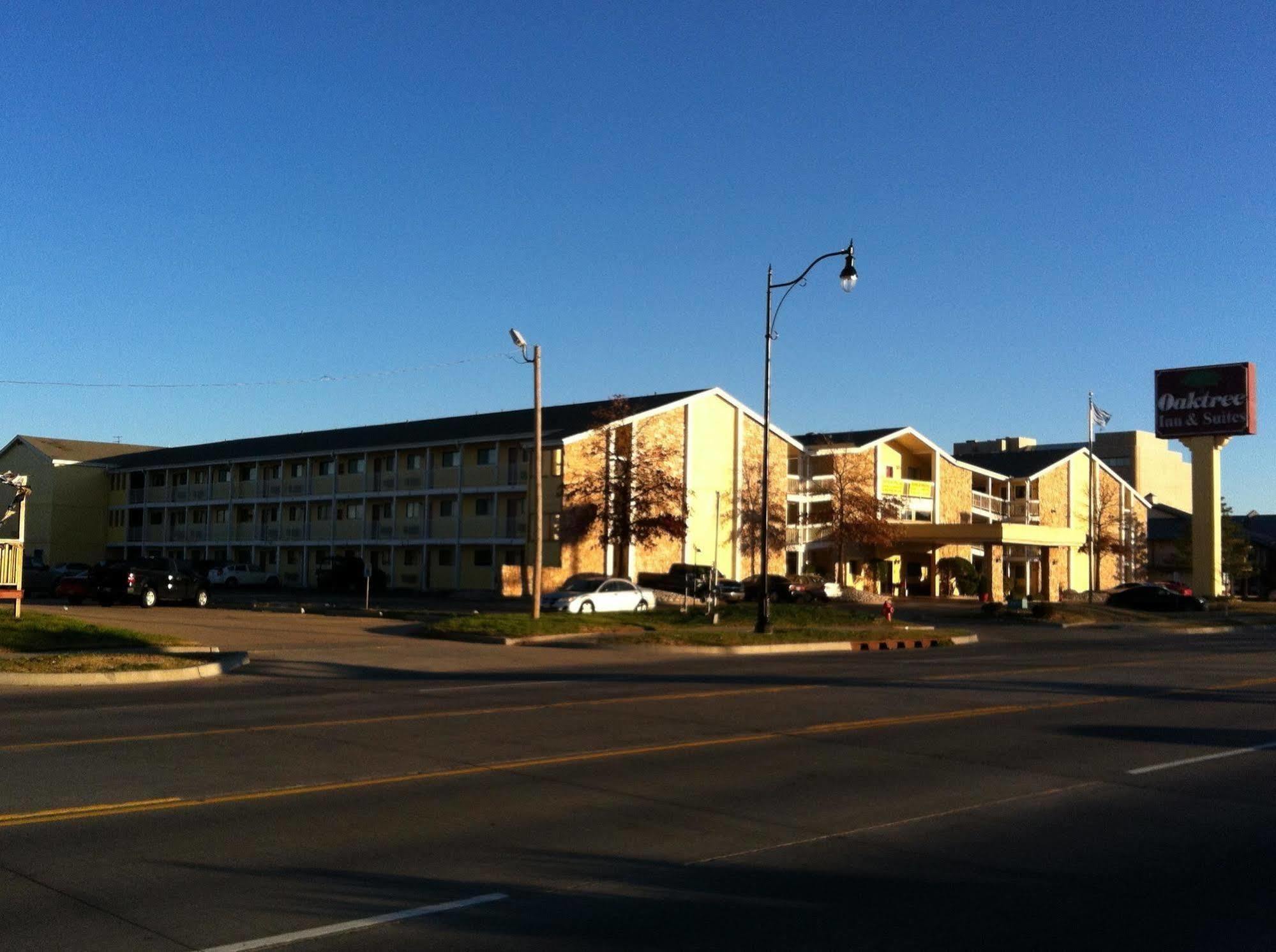 Oaktree Inn And Suites Oklahoma Stadt Exterior foto